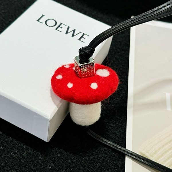 【使い勝手抜群】ロエベ カーフスキン バッグチャーム N級品 lob16210